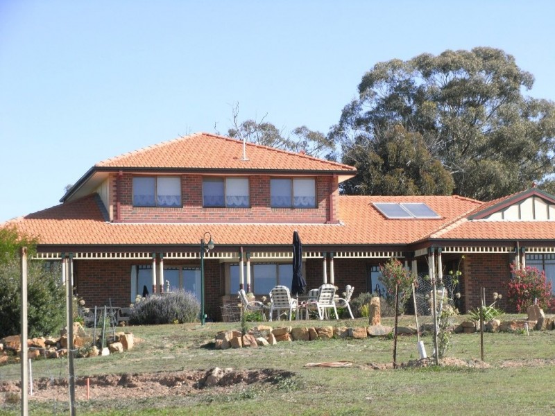 384 DOLES ROAD, Axe Creek VIC 3551