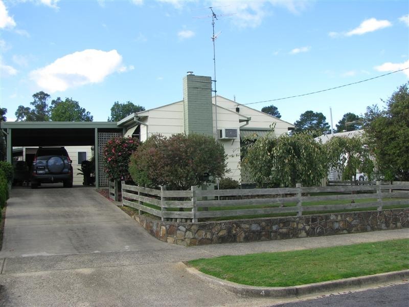 4 Ninth Street, Eildon VIC 3713