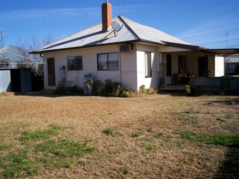 27 and 29 Hampden St, Finley NSW 2713