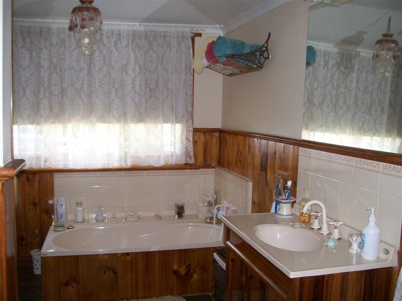 80 Mahonga St, Jerilderie NSW 2716