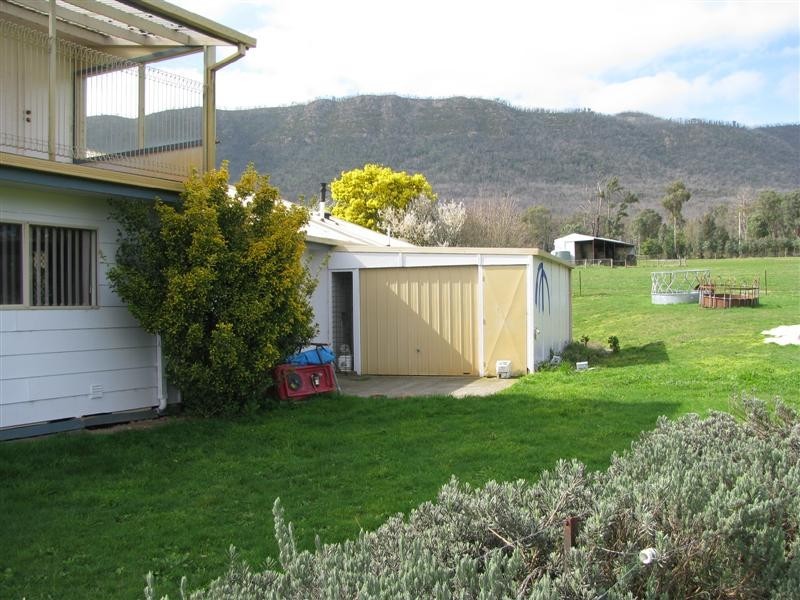 42 South Cathedral Lane, Buxton VIC 3711