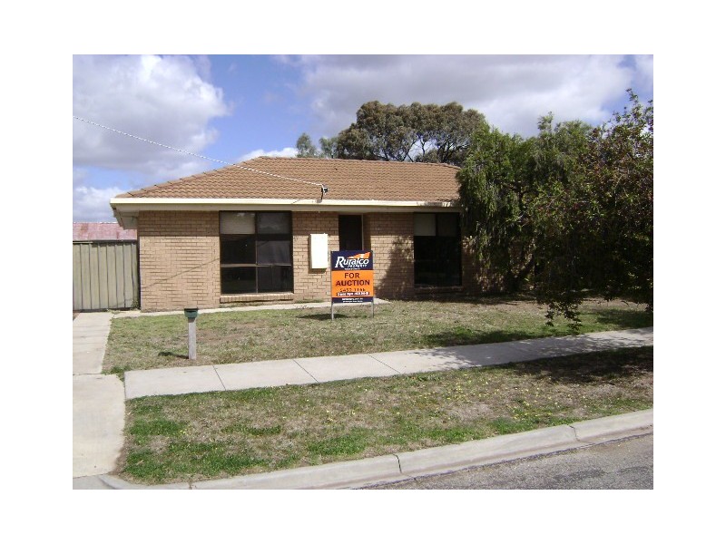 16 Hawthorne Crt, Kerang VIC 3579