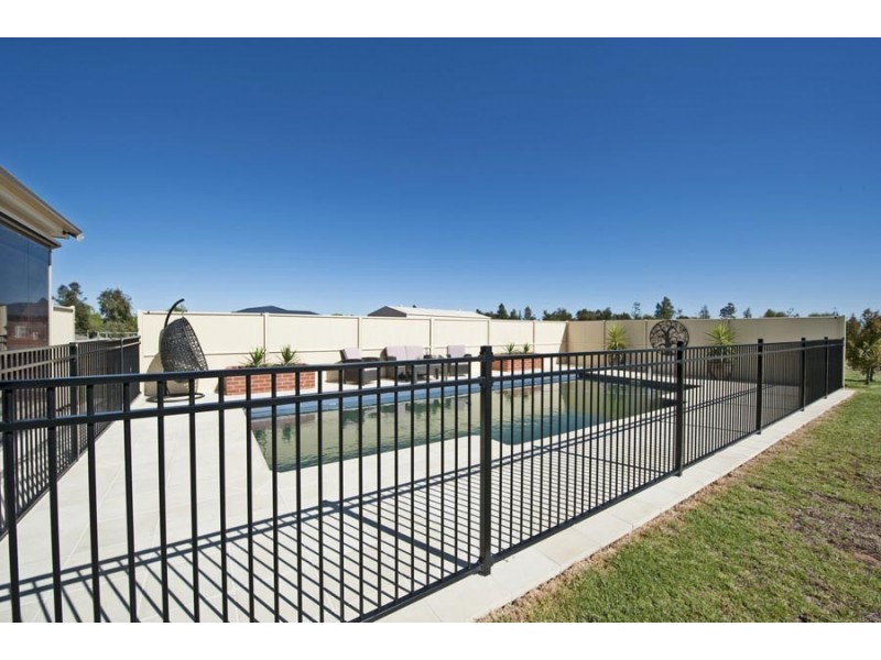 10 Hocking Drive, Swan Hill VIC 3585