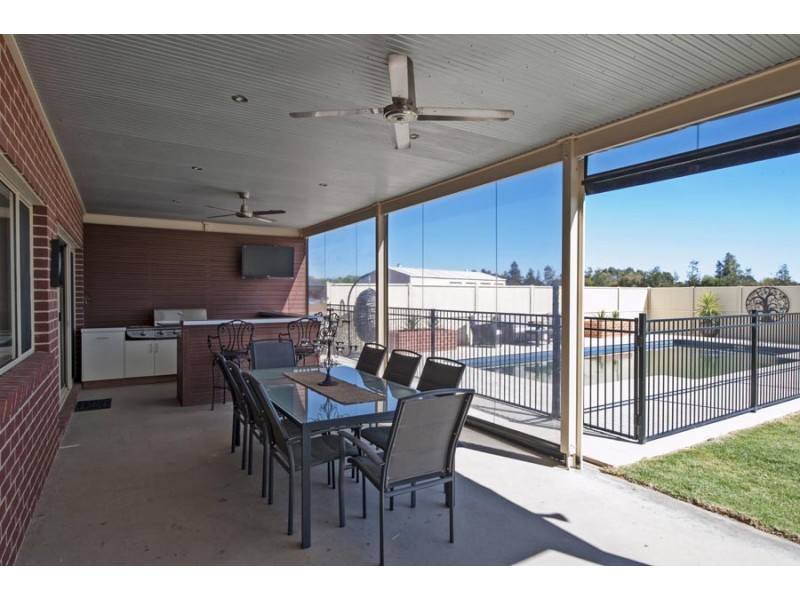 10 Hocking Drive, Swan Hill VIC 3585