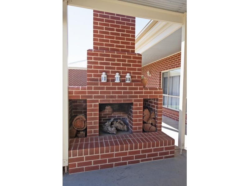 10 Hocking Drive, Swan Hill VIC 3585