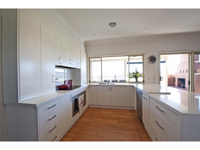 10 Hocking Drive, Swan Hill VIC 3585