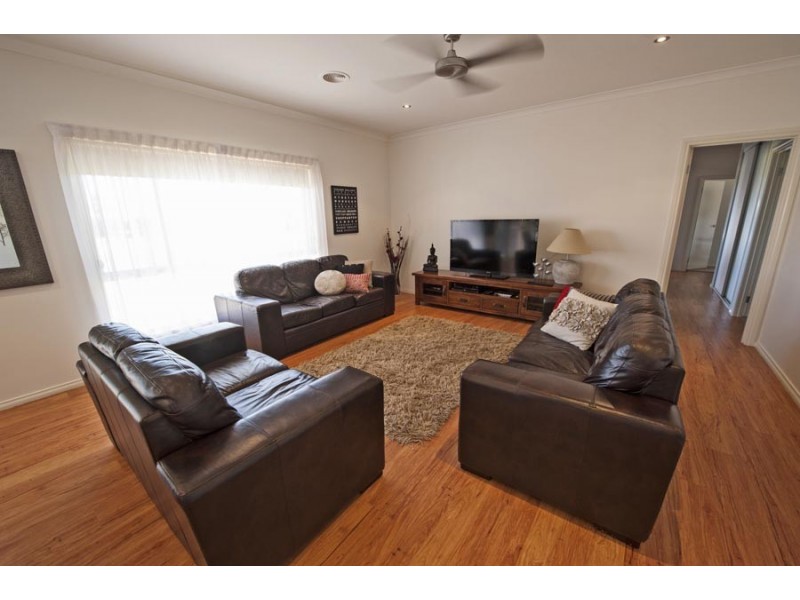 10 Hocking Drive, Swan Hill VIC 3585