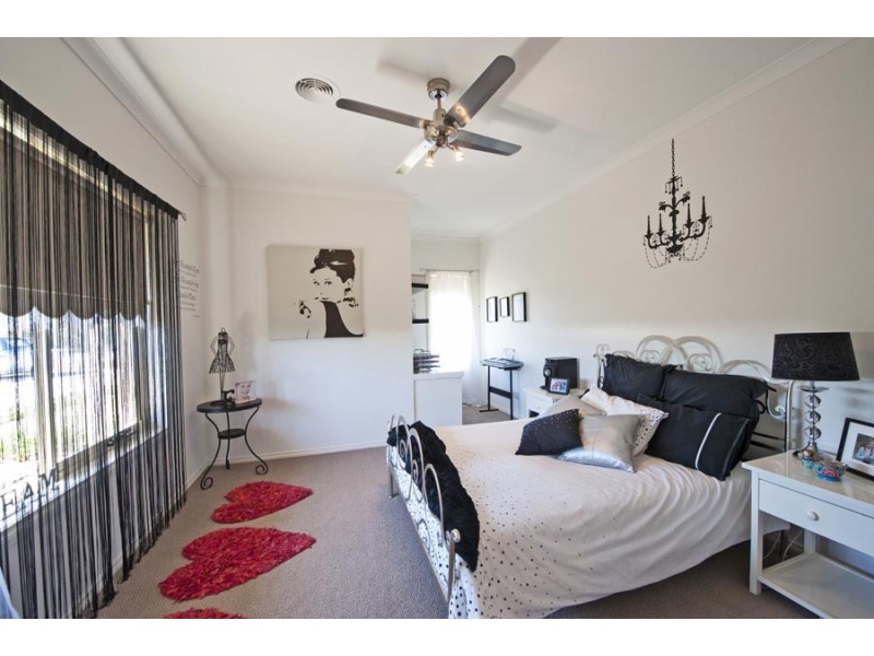 10 Hocking Drive, Swan Hill VIC 3585