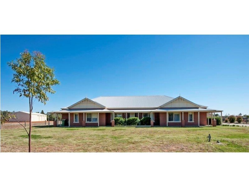 10 Hocking Drive, Swan Hill VIC 3585