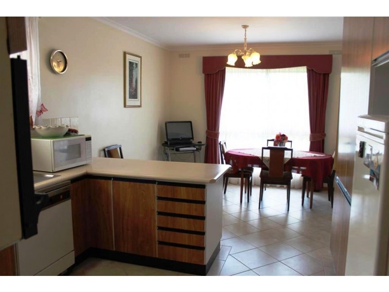8 Leng Street, Kerang VIC 3579