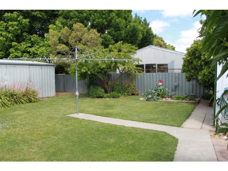 8 Leng Street, Kerang VIC 3579