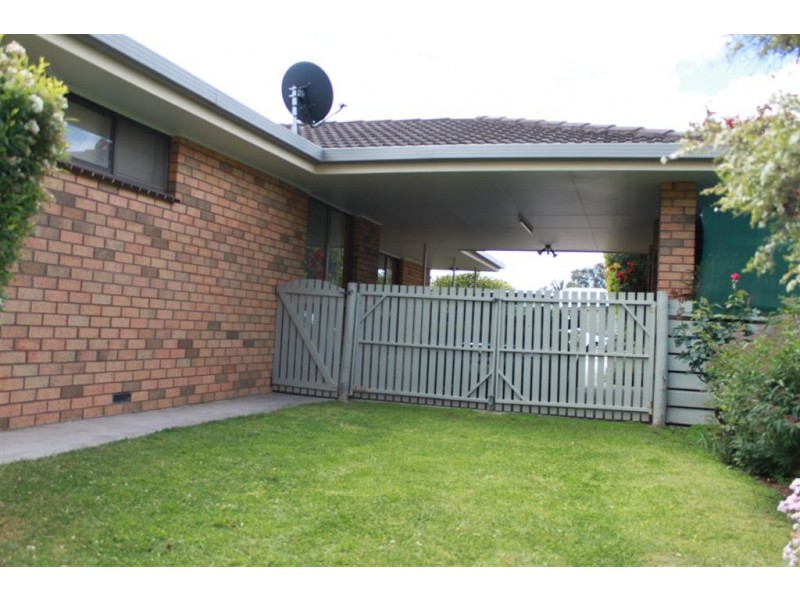 8 Leng Street, Kerang VIC 3579