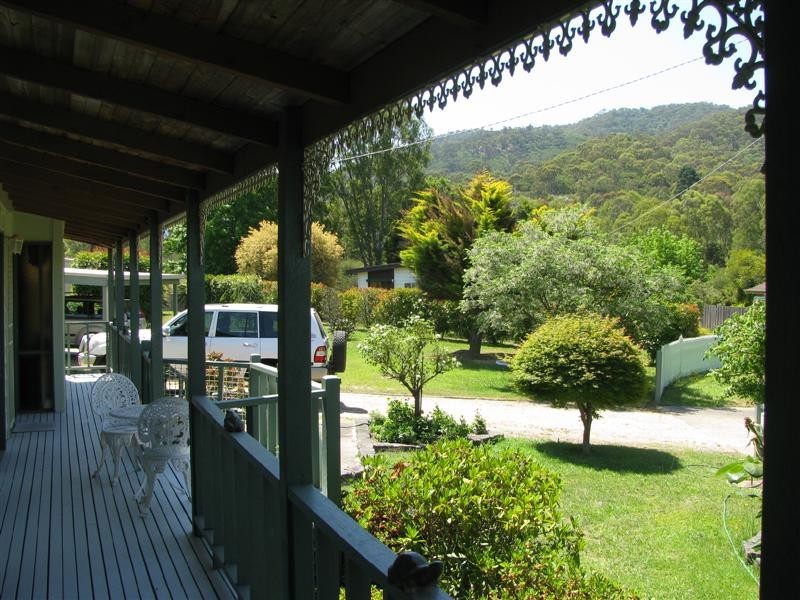 8 Savage Court, Eildon VIC 3713