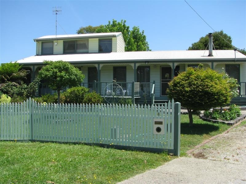 8 Savage Court, Eildon VIC 3713