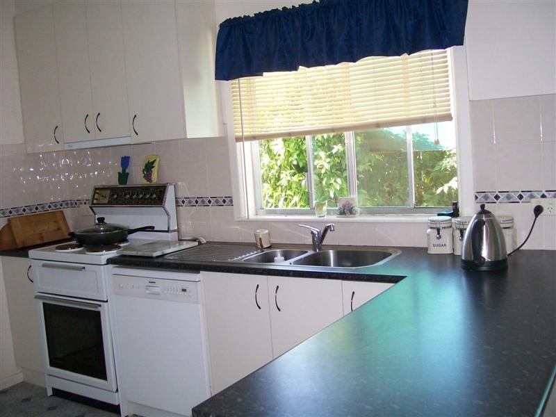 25 Young St, Oaklands NSW 2646