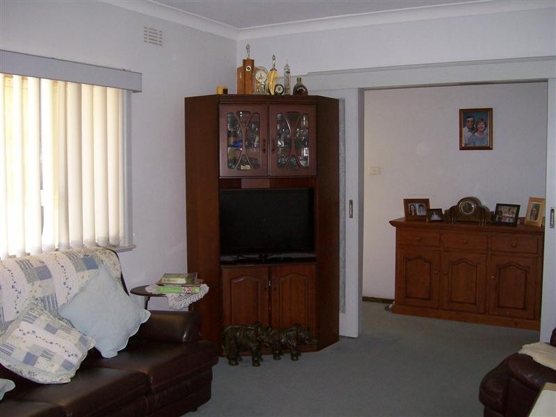 25 Young St, Oaklands NSW 2646