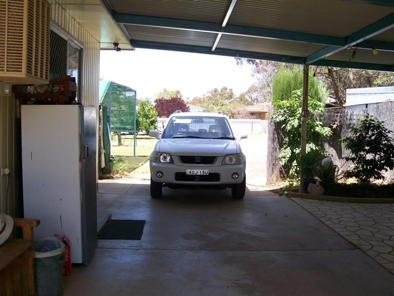 25 Young St, Oaklands NSW 2646