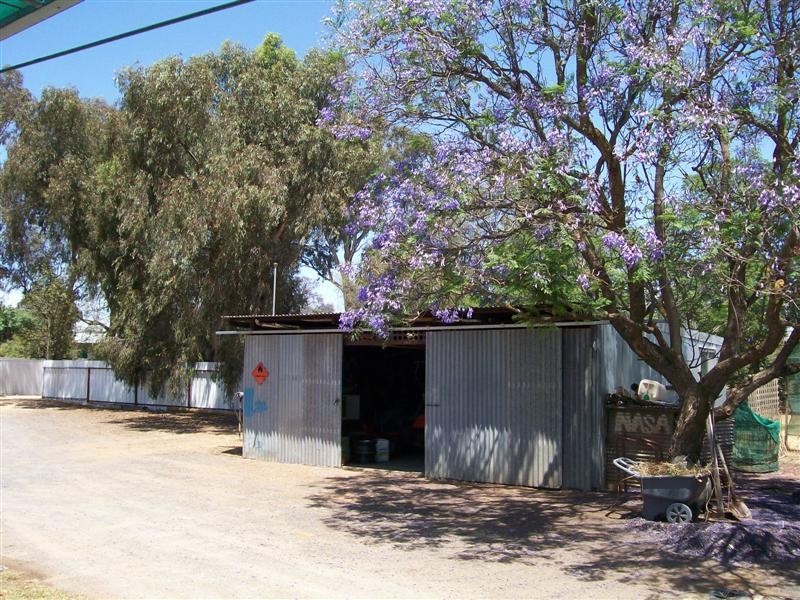 25 Young St, Oaklands NSW 2646