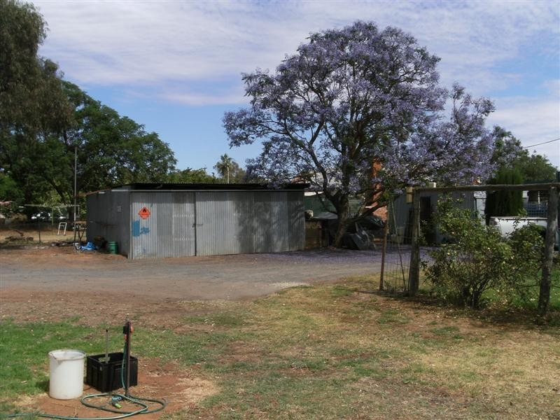 25 Young St, Oaklands NSW 2646