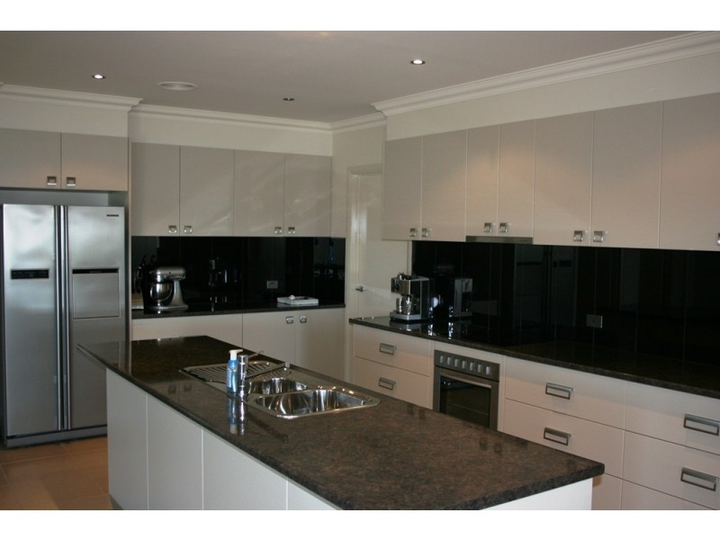 27 Boobialla Drive, Swan Hill VIC 3585