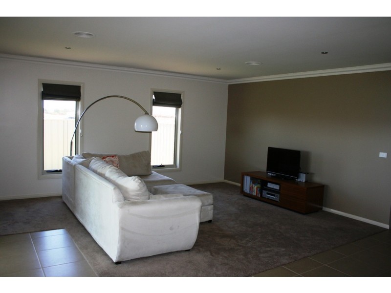 27 Boobialla Drive, Swan Hill VIC 3585