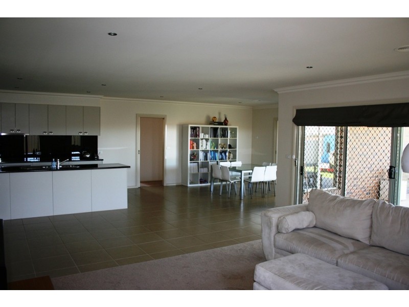 27 Boobialla Drive, Swan Hill VIC 3585