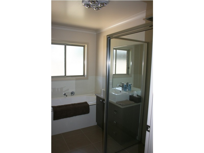 27 Boobialla Drive, Swan Hill VIC 3585