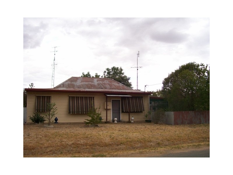 62 Buller St, Oaklands NSW 2646