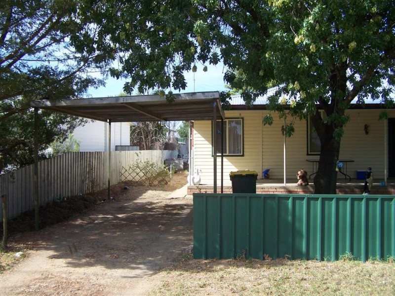 324 Murray, Hay NSW 2711