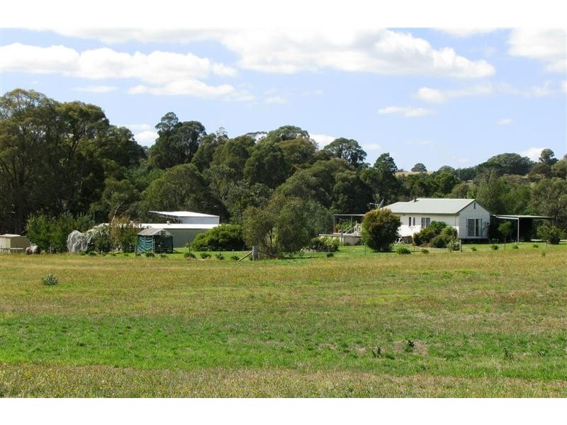 670 Springs Road, Caveat VIC 3660