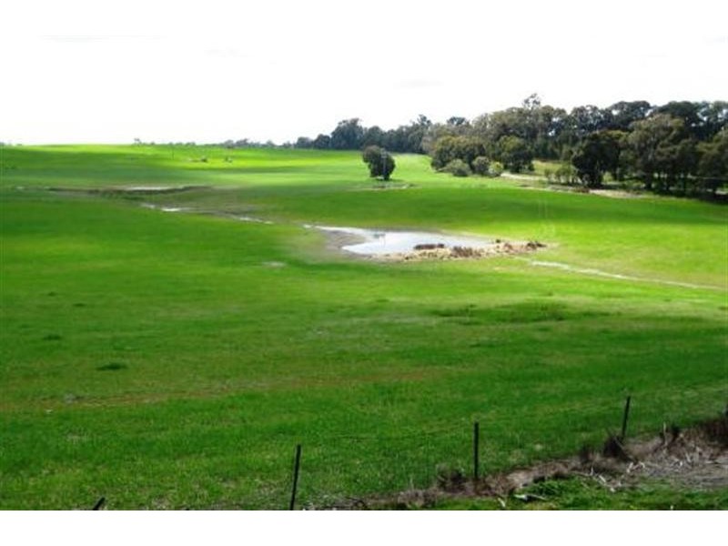 670 Springs Road, Caveat VIC 3660