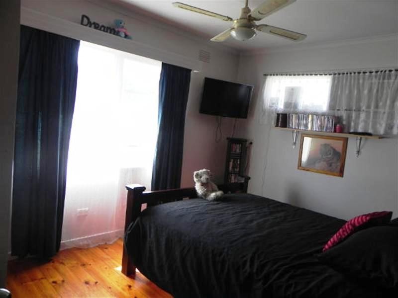 670 Springs Road, Caveat VIC 3660