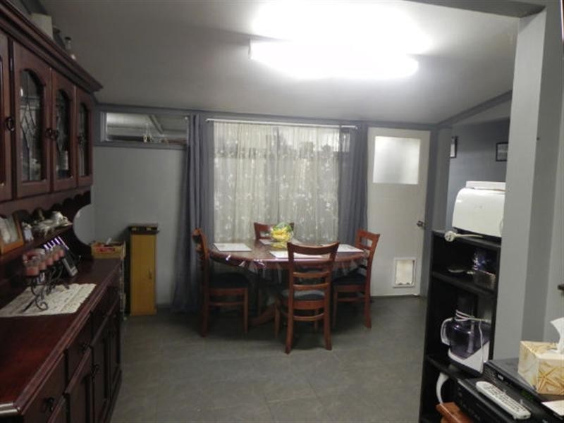 670 Springs Road, Caveat VIC 3660