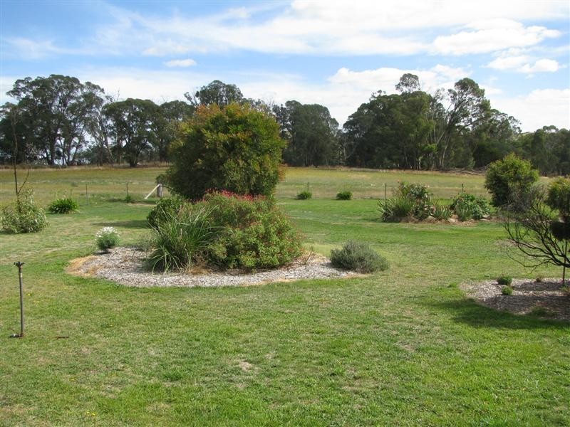 670 Springs Road, Caveat VIC 3660