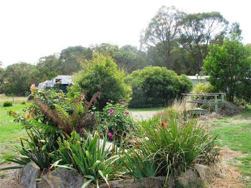 670 Springs Road, Caveat VIC 3660