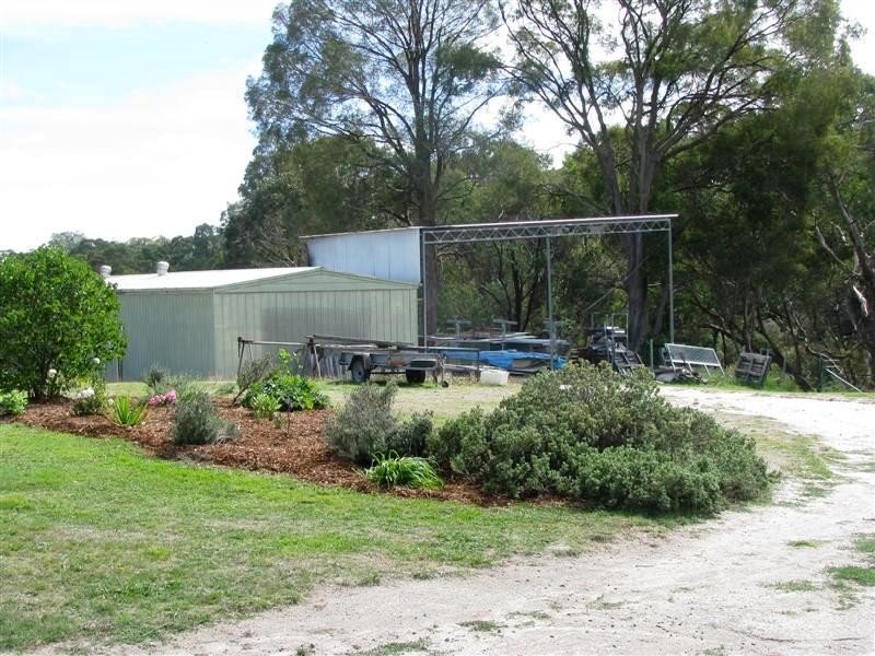 670 Springs Road, Caveat VIC 3660