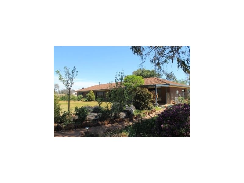271 Perenna Road, Nhill VIC 3418