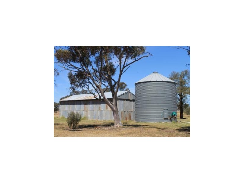 271 Perenna Road, Nhill VIC 3418
