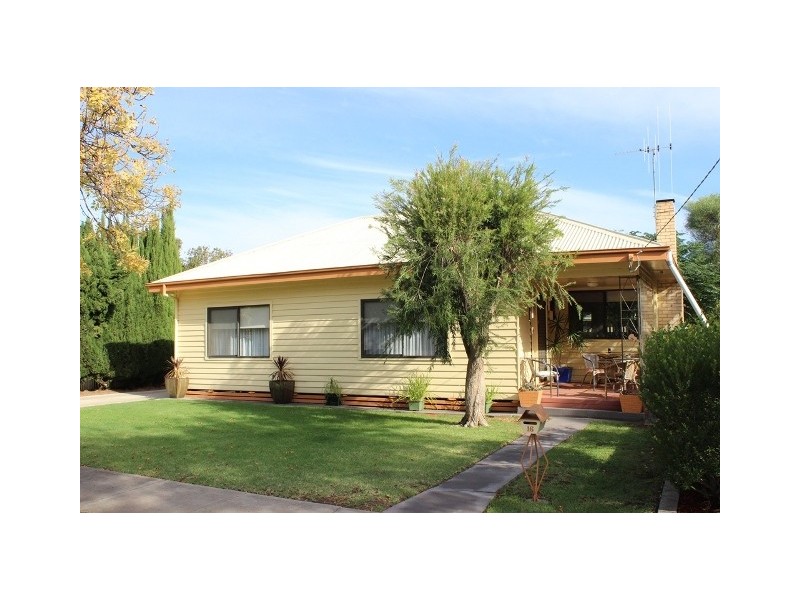 16 El Alamein Avenue, Swan Hill VIC 3585