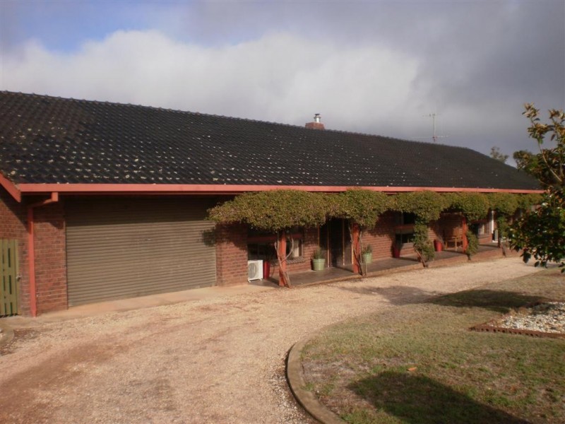 15 Charlton Road, St Arnaud VIC 3478