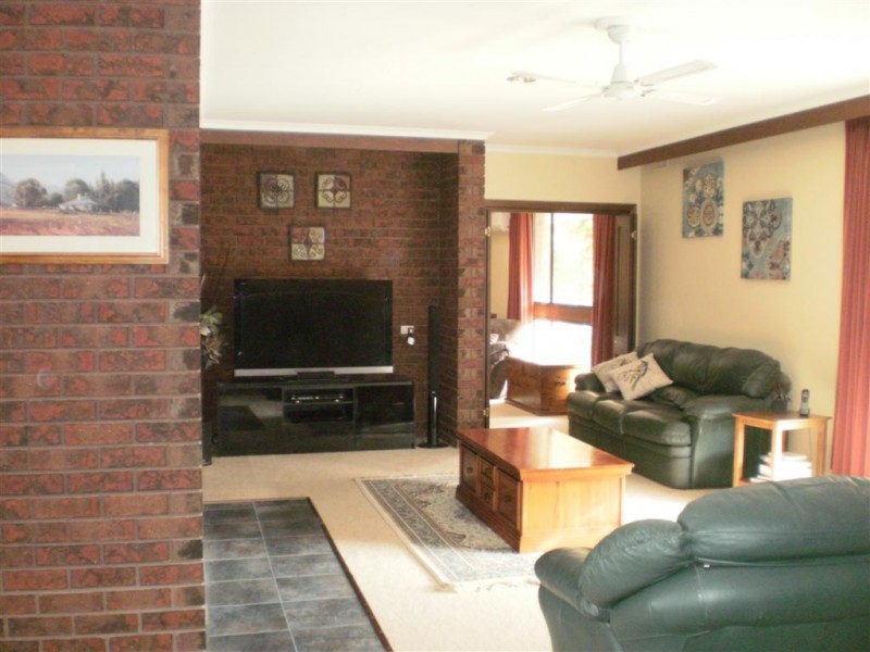 15 Charlton Road, St Arnaud VIC 3478