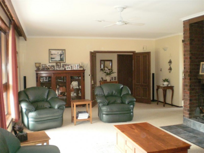 15 Charlton Road, St Arnaud VIC 3478