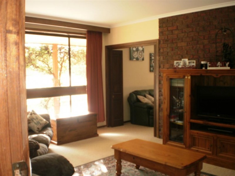 15 Charlton Road, St Arnaud VIC 3478