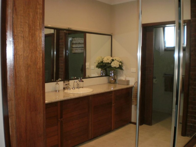 15 Charlton Road, St Arnaud VIC 3478