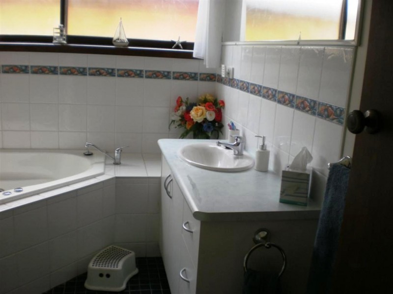 15 Charlton Road, St Arnaud VIC 3478