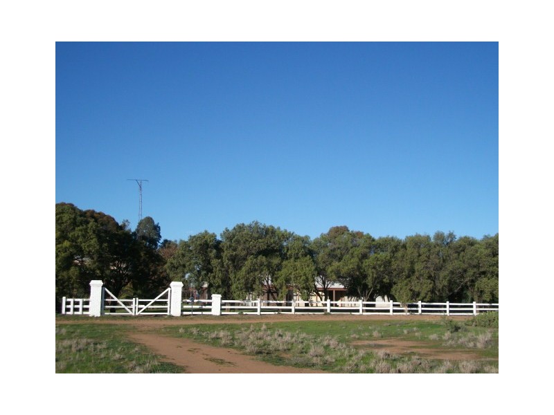 00 Newmarket Station, Hay NSW 2711