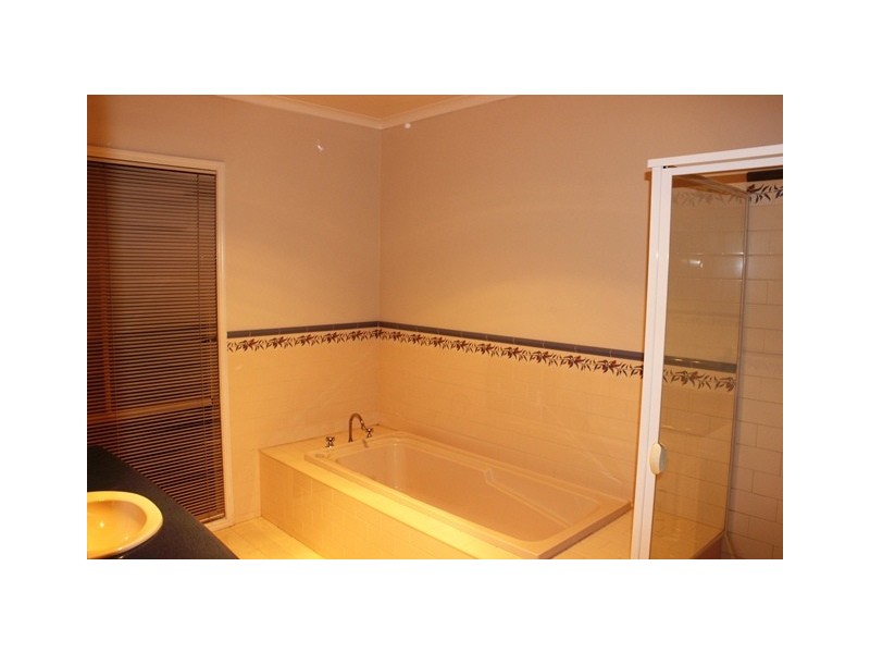 26 Goldfinch Court, Swan Hill VIC 3585