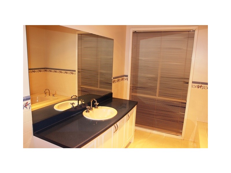 26 Goldfinch Court, Swan Hill VIC 3585