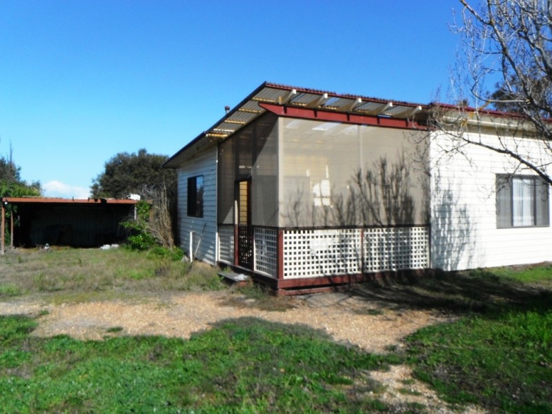 10 Winnindoo Avenue, Heyfield VIC 3858