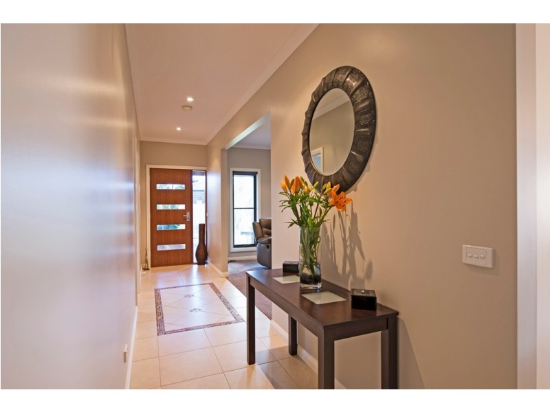 8 Merit Crescent, Swan Hill VIC 3585
